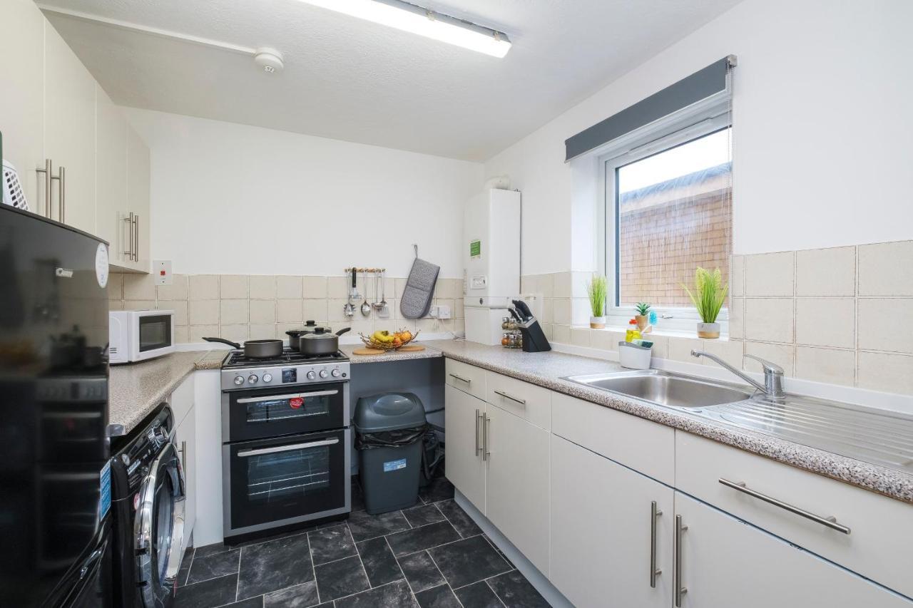 Lovely 2 Bed Apartment With Parking In Thurrock South Ockendon Екстериор снимка